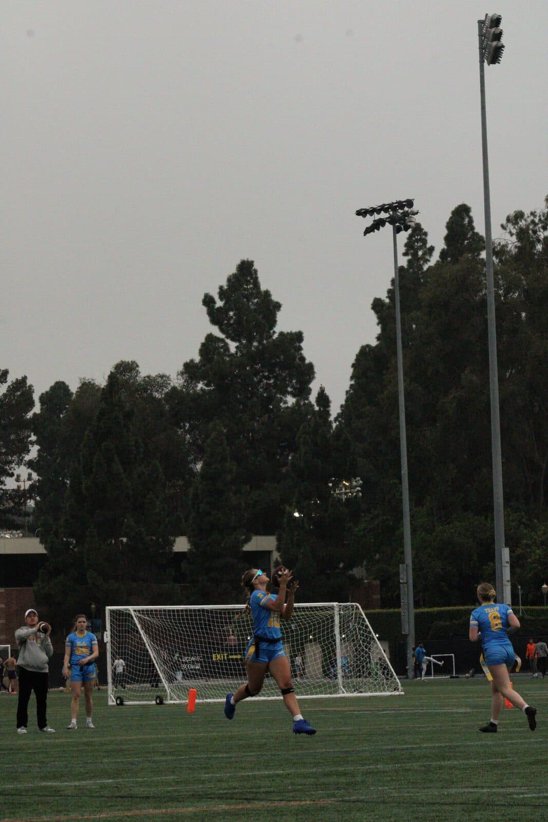 Over-the-shoulder catch